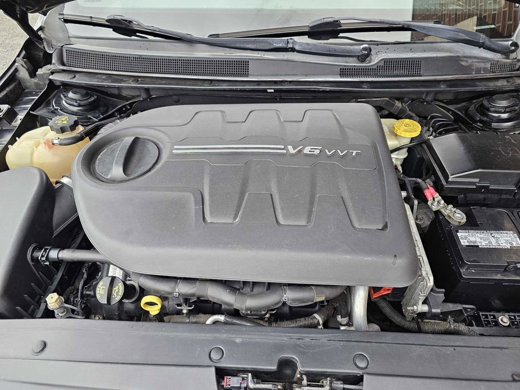 Used 2015 Chrysler 200 S w/ Comfort Group image 25