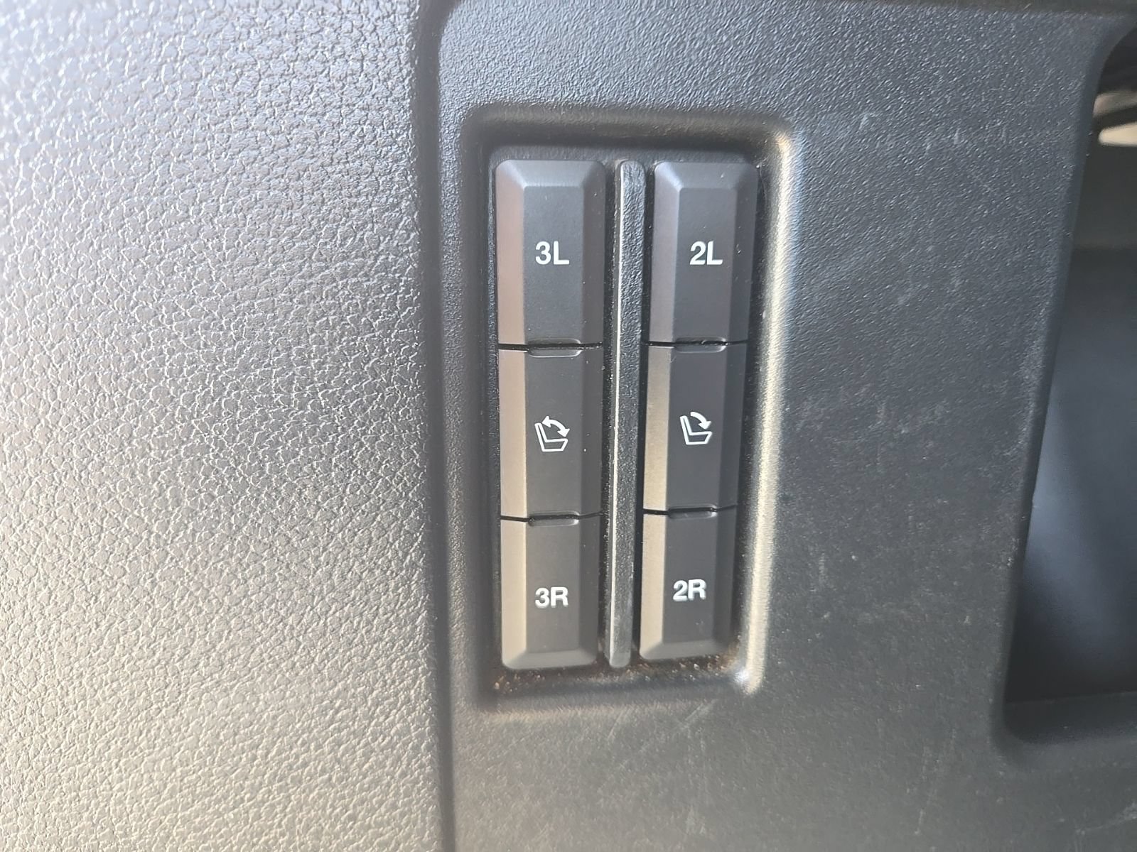 Used 2020 Ford Expedition XLT w/ Equipment Group 202A RWD image 7