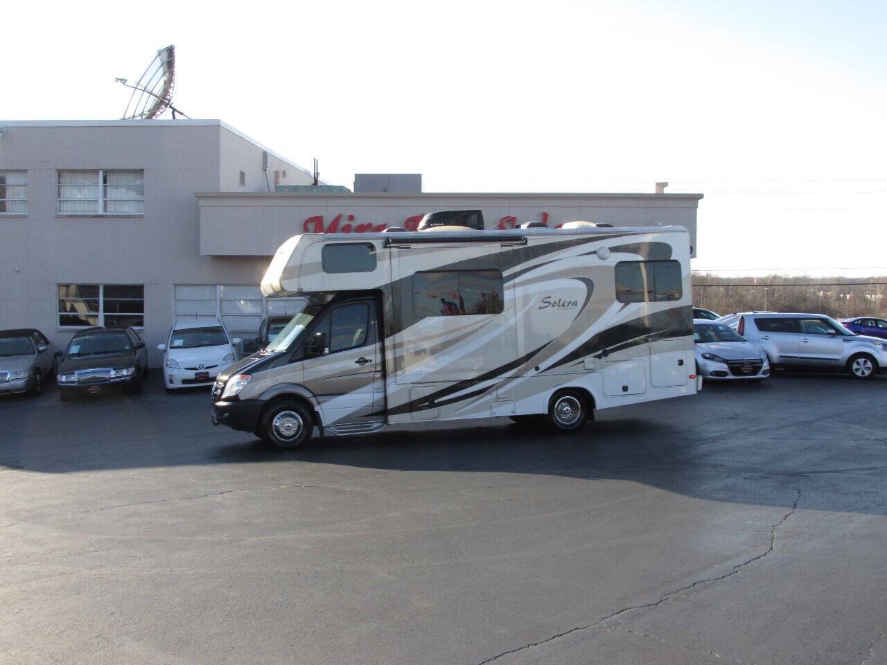 Used 2013 Mercedes-Benz Sprinter 3500 image 2