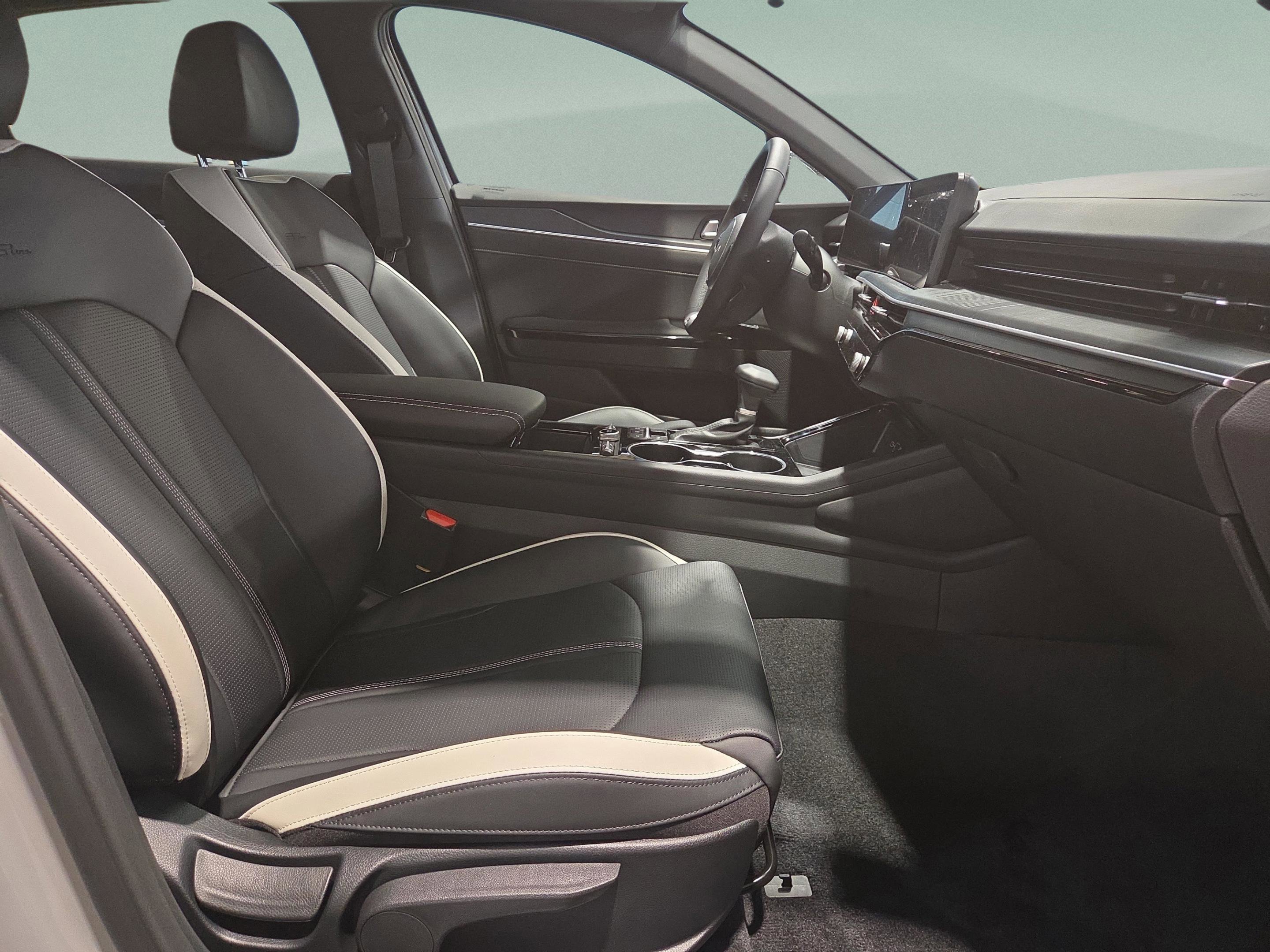 Used 2026 Kia K5 GT-Line image 37