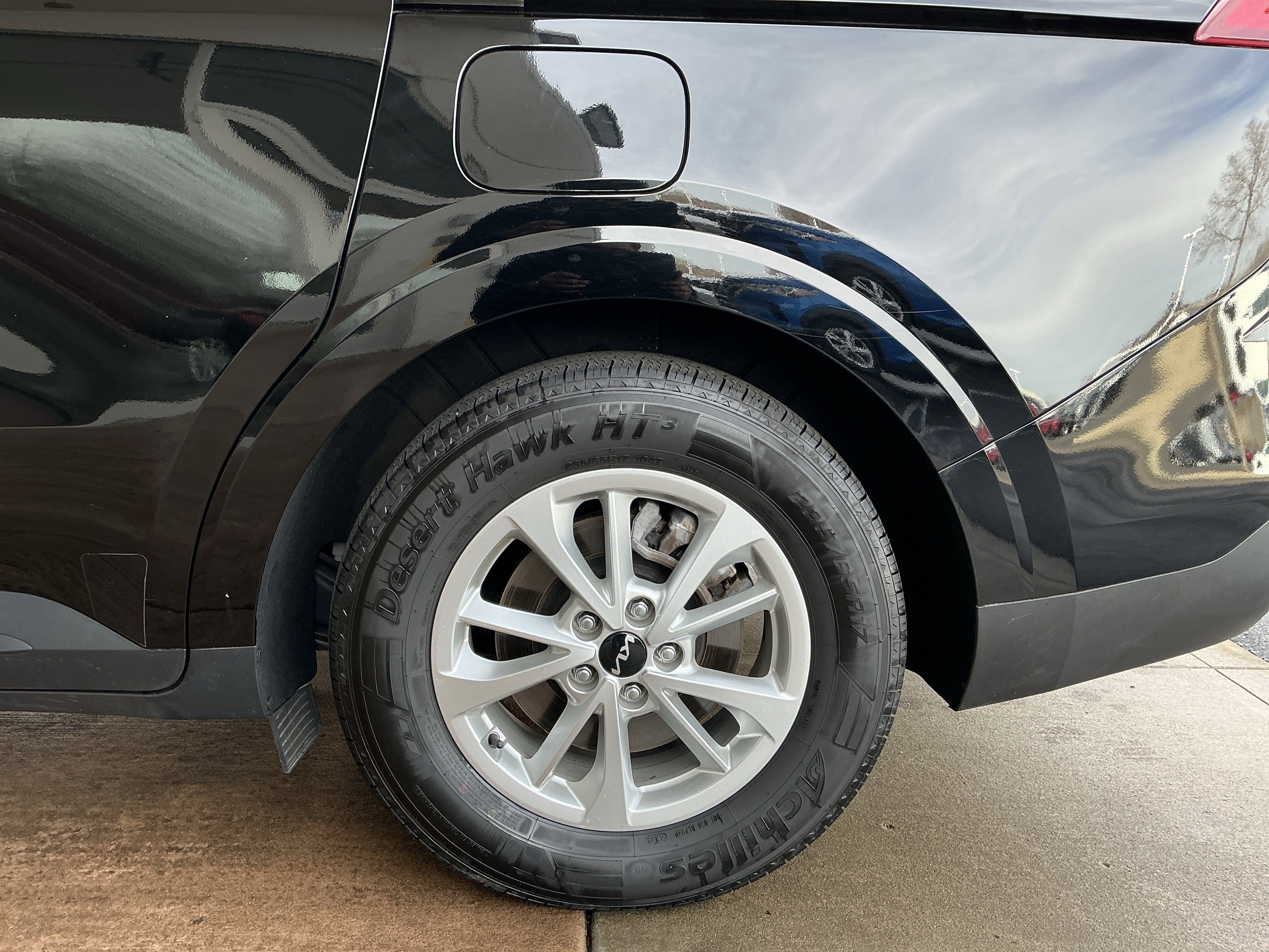 Used 2024 Kia Carnival LX image 23