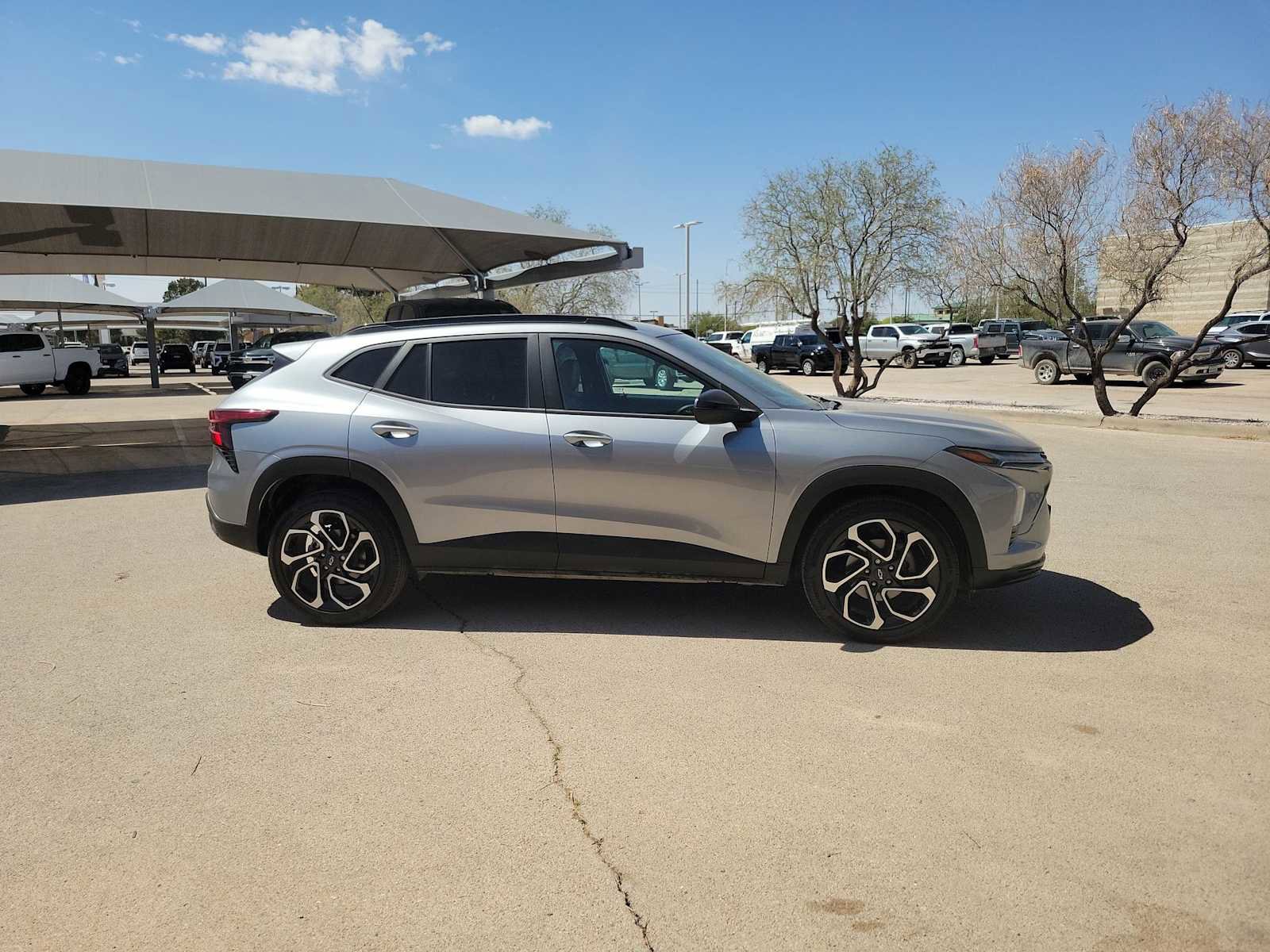 Used 2025 Chevrolet Trax RS w/ Sunroof Package image 9