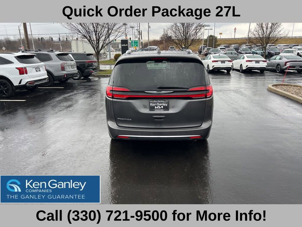 Used 2021 Chrysler Pacifica Touring-L w/ Uconnect Theater Family Group image 12