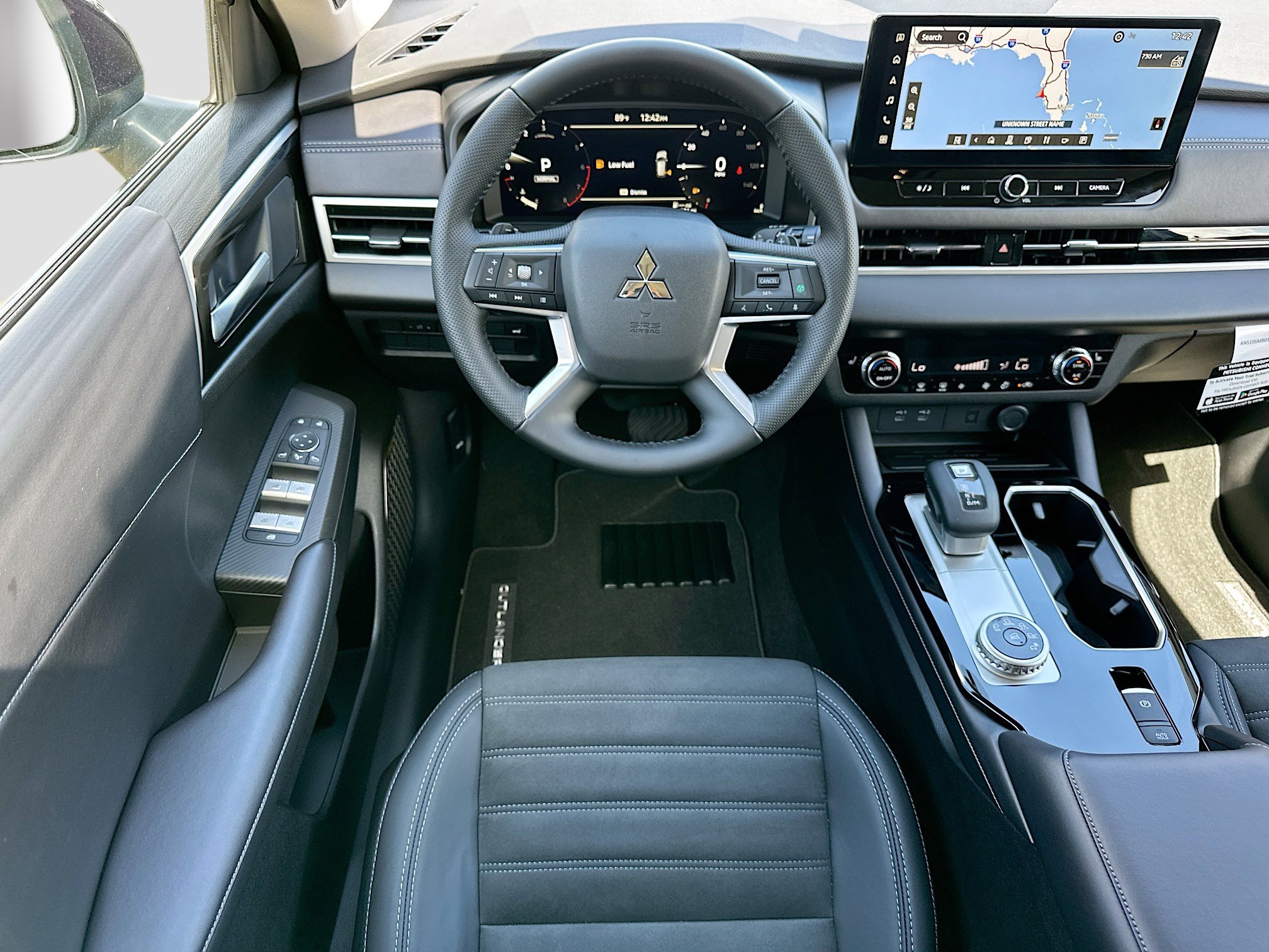 New 2025 Mitsubishi Outlander SE image 16