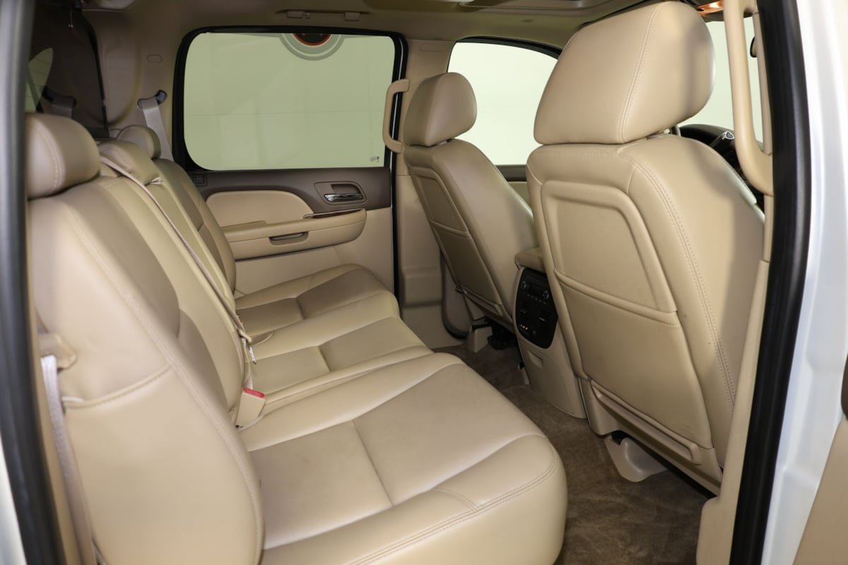 Used 2011 Chevrolet Avalanche LTZ AWD/4WD image 18