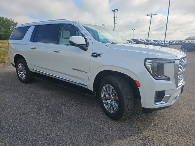 Used 2023 GMC Yukon XL Denali AWD/4WD image 7