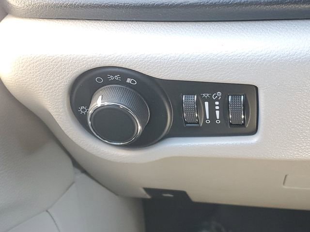 Used 2018 Chrysler Pacifica LX w/ Tire & Wheel Group image 18