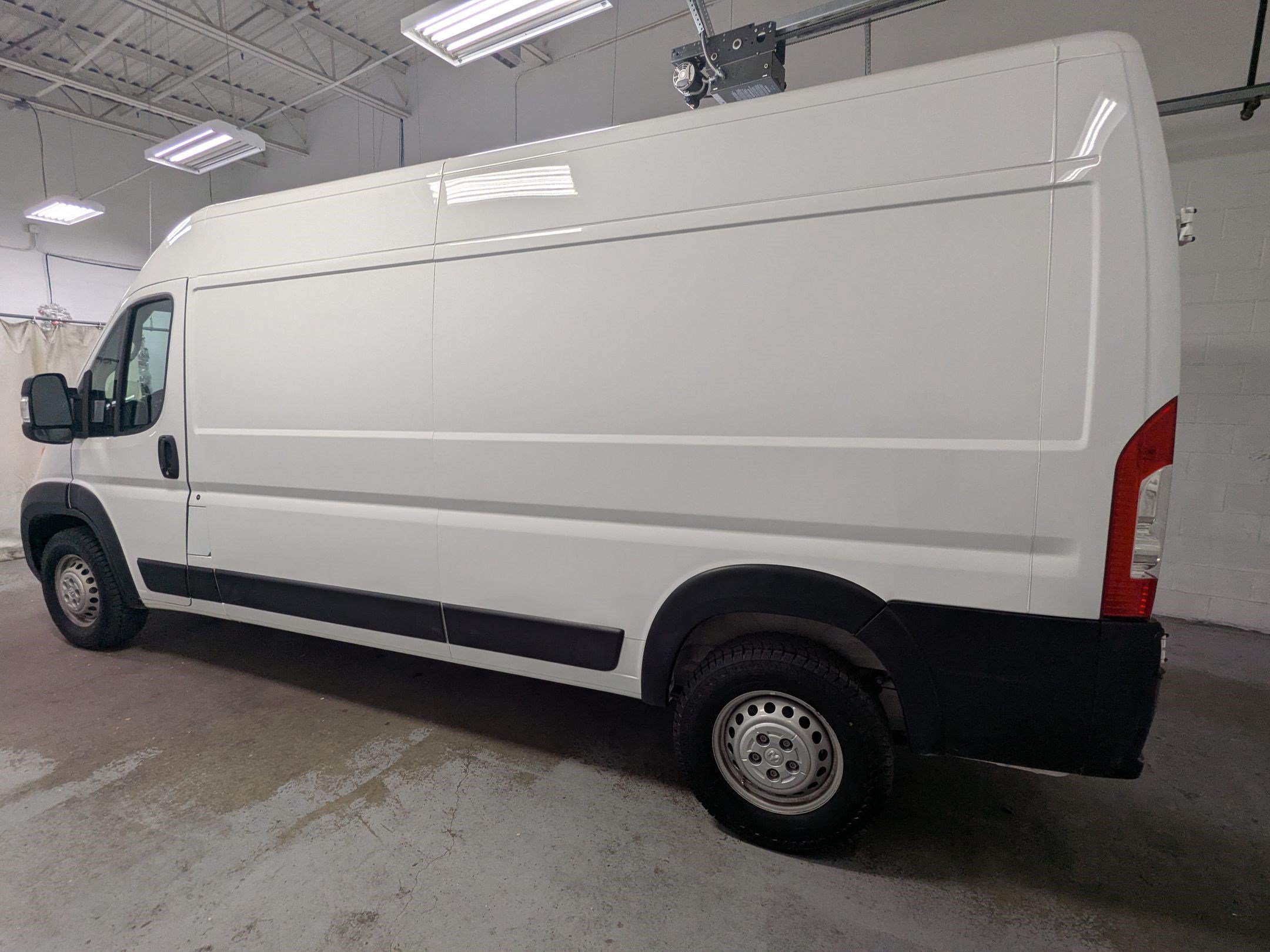 Used 2025 RAM ProMaster 2500 w/ Convenience Group FWD image 10