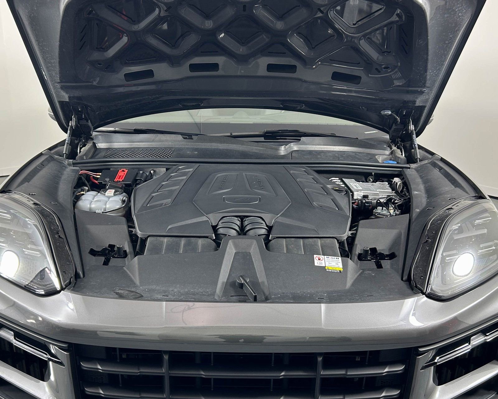 Certified 2024 Porsche Cayenne S AWD/4WD image 30