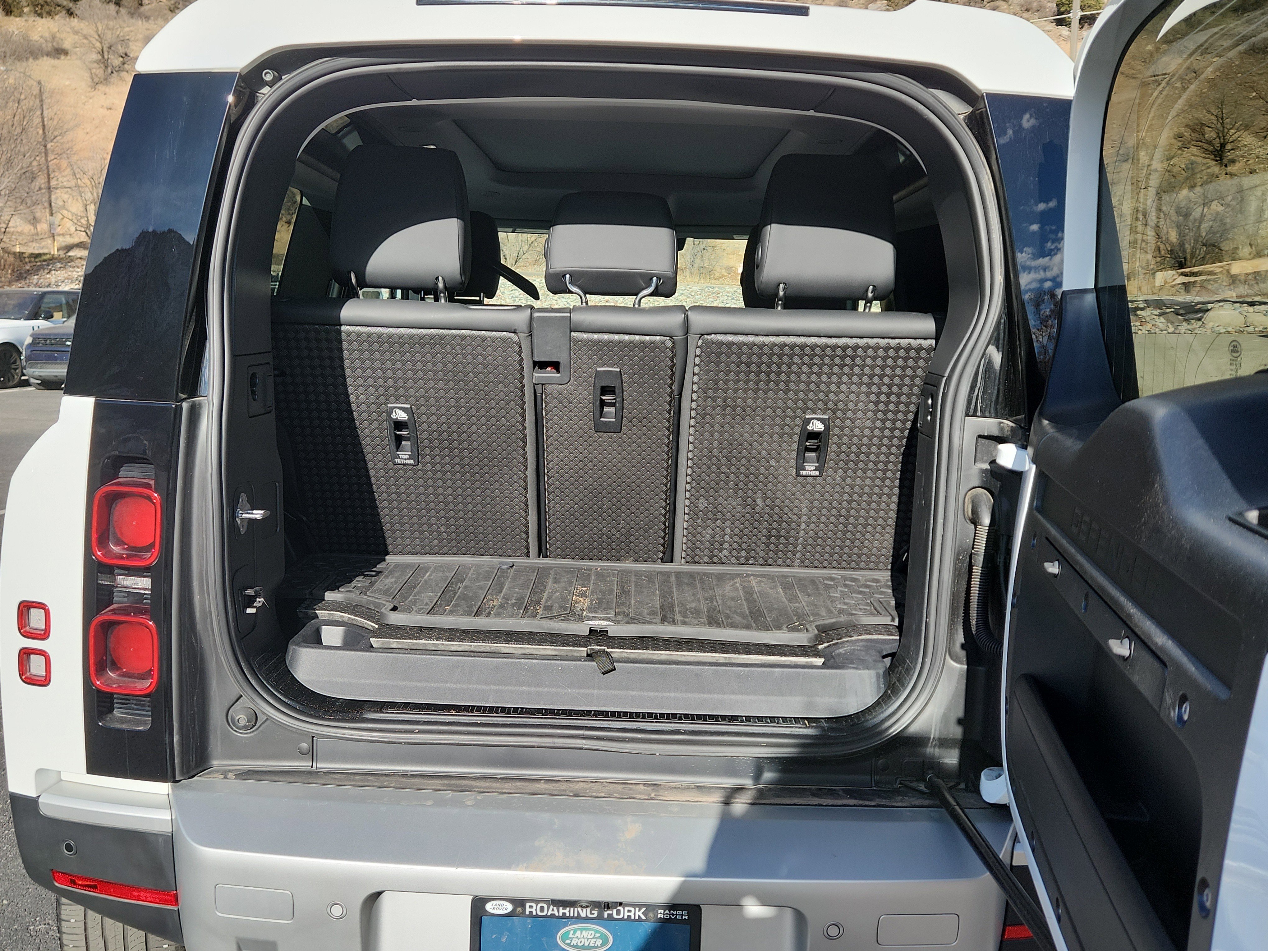 Used 2025 Land Rover Defender 90 S image 15