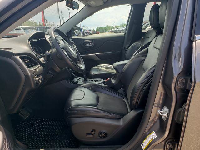 Used 2019 Jeep Cherokee Latitude Plus w/ Cold Weather Group AWD/4WD image 10