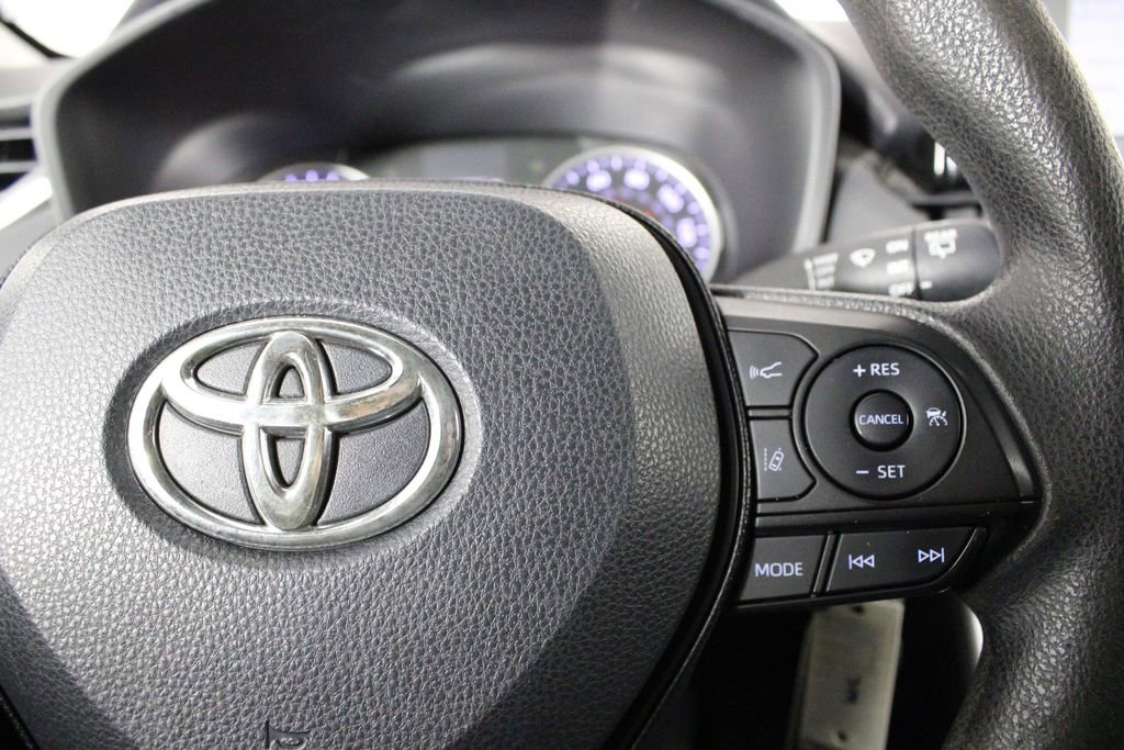 Used 2020 Toyota RAV4 LE image 23