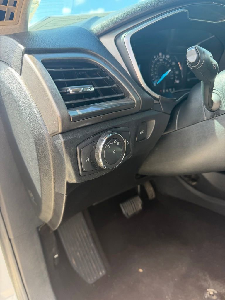 Used 2019 Ford Fusion SEL FWD image 15