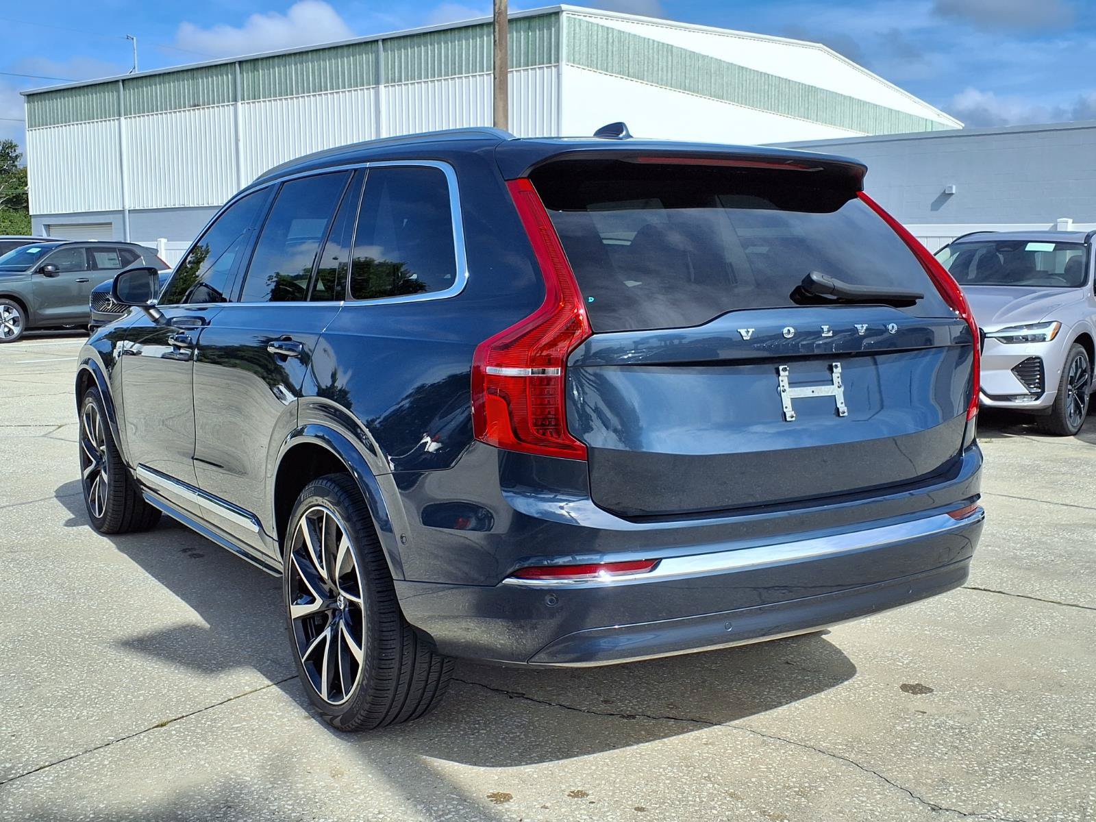 Certified 2023 Volvo XC90 B6 Plus AWD/4WD image 5