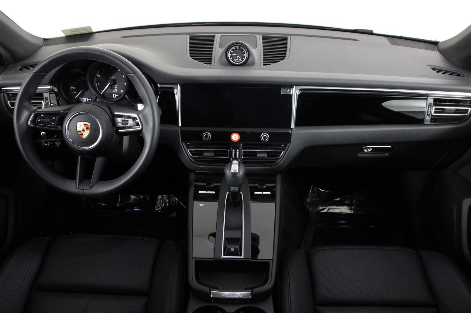 Used 2025 Porsche Macan image 11