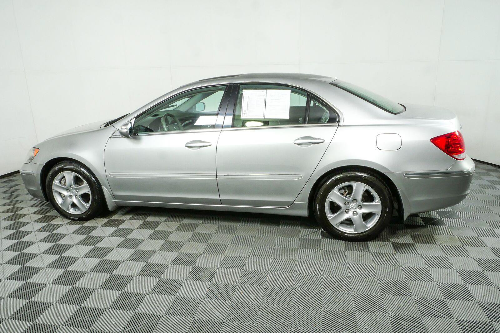 Used 2007 Acura RL w/ Technology Package AWD/4WD image 26