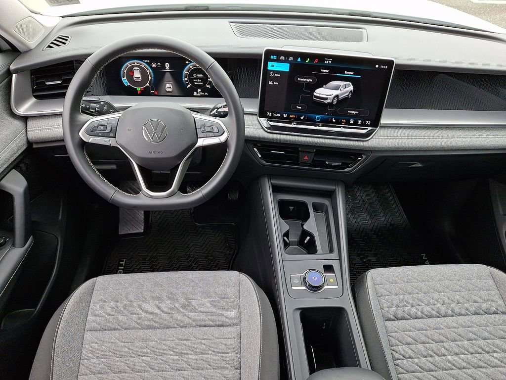 Used 2025 Volkswagen Tiguan S image 11