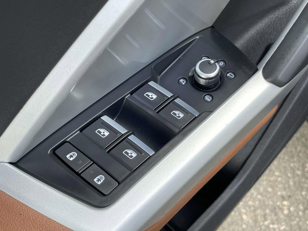 Used 2021 Audi Q3 2.0T Premium w/ Convenience Package image 17