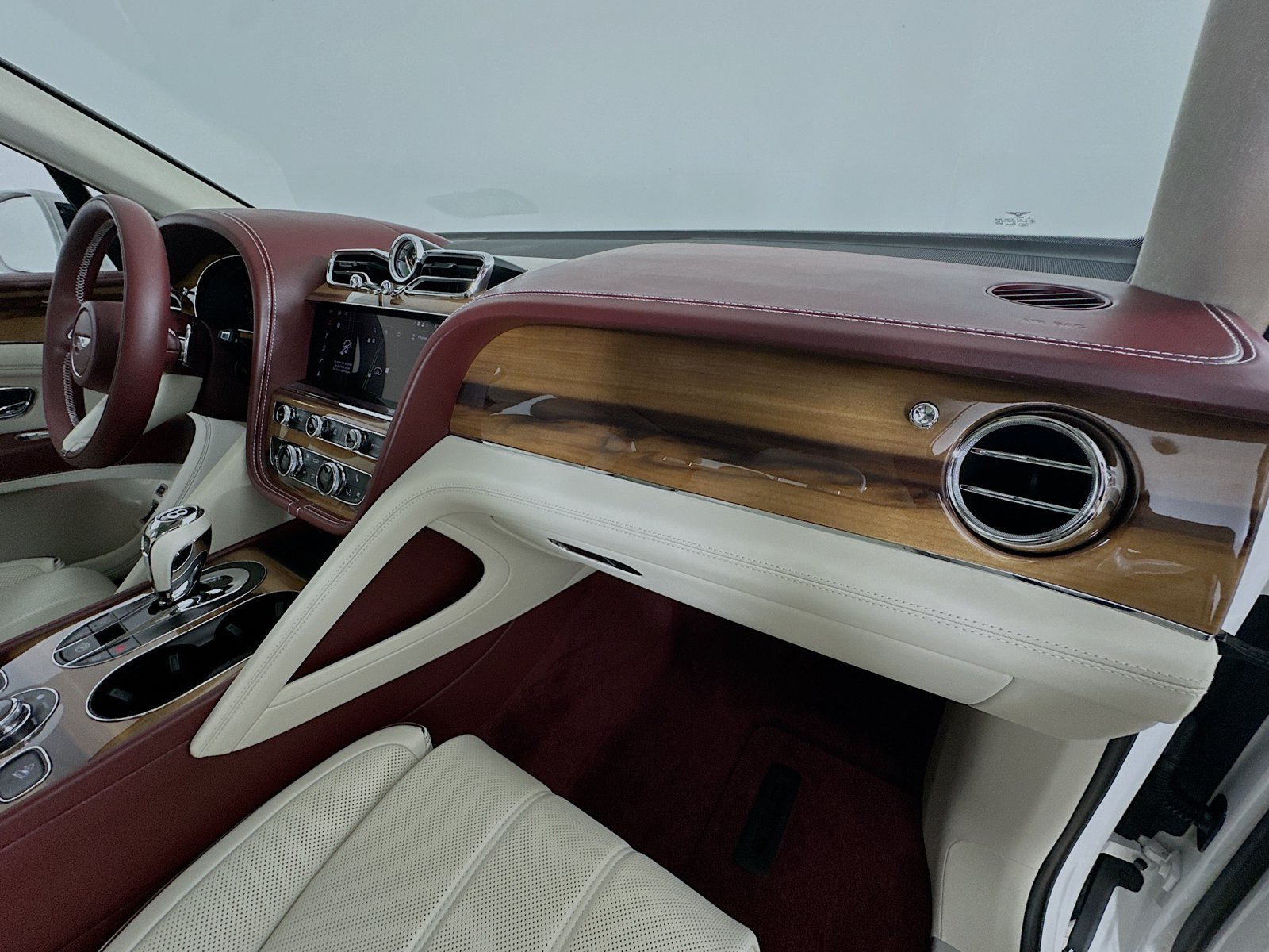 New 2026 Bentley Bentayga AWD/4WD image 2