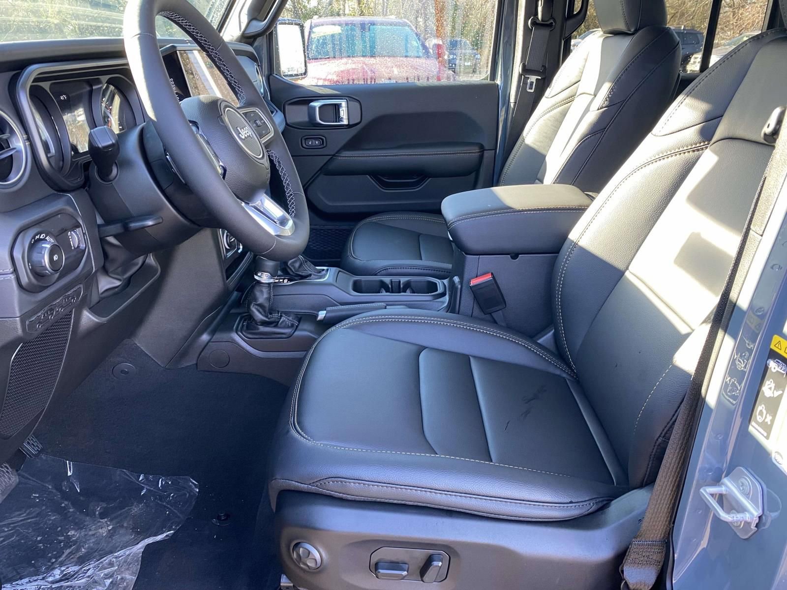 New 2026 Jeep Wrangler Unlimited Sahara AWD/4WD image 14