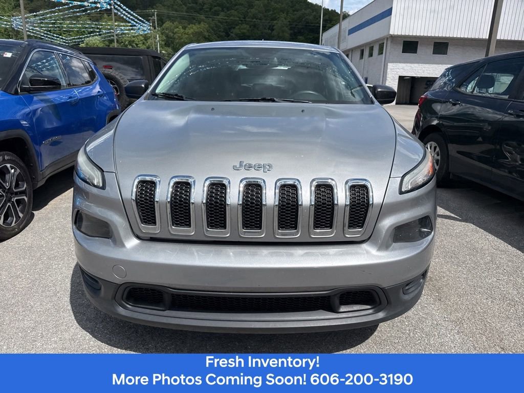 Used 2014 Jeep Cherokee Sport FWD image 2