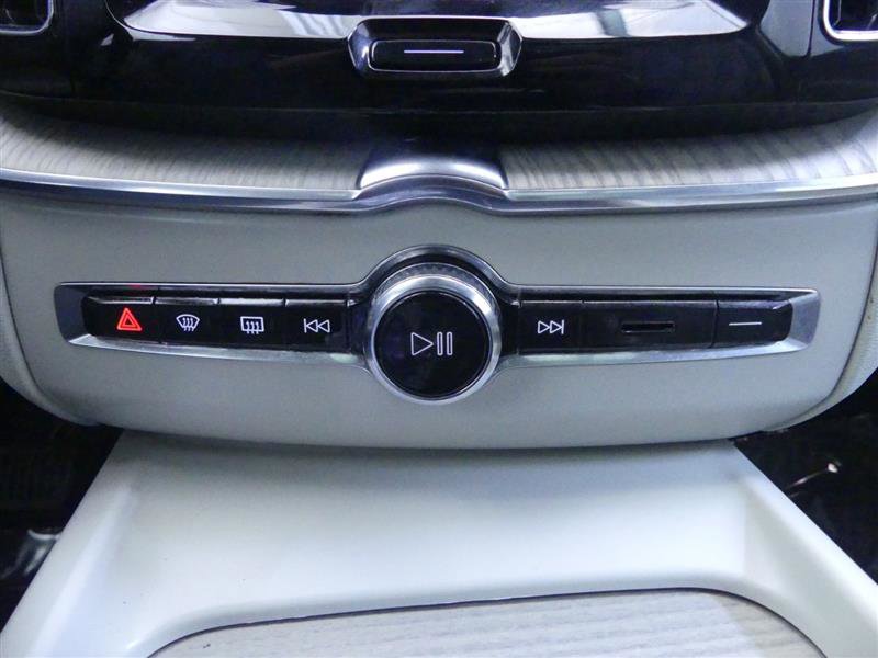 Used 2022 Volvo XC60 B6 Inscription w/ Climate Package image 16