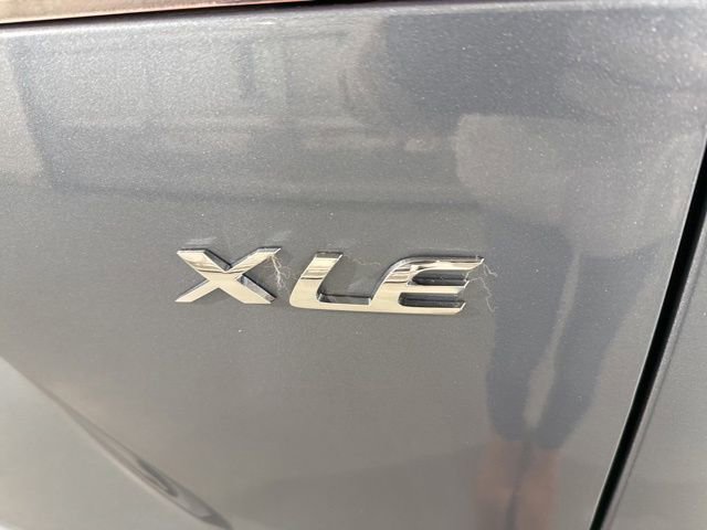 Used 2023 Toyota Corolla Cross XLE image 12