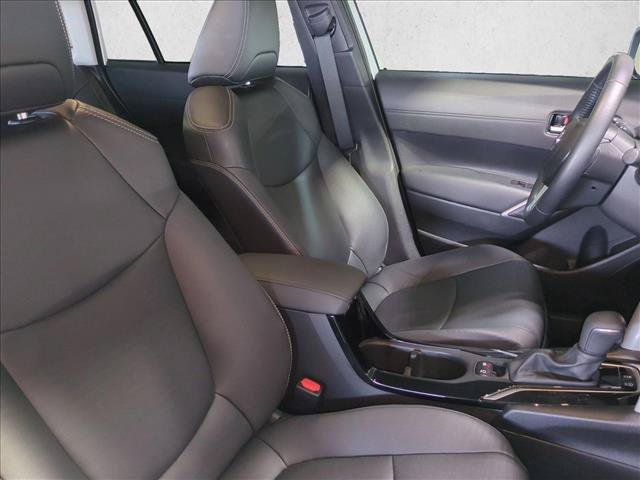Used 2025 Toyota Corolla Cross XLE w/ Convenience Package FWD image 21