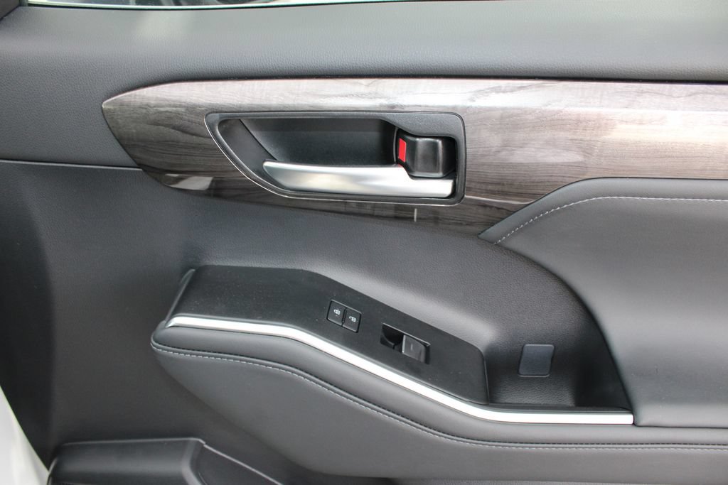 Certified 2026 Toyota Highlander Platinum AWD/4WD image 48