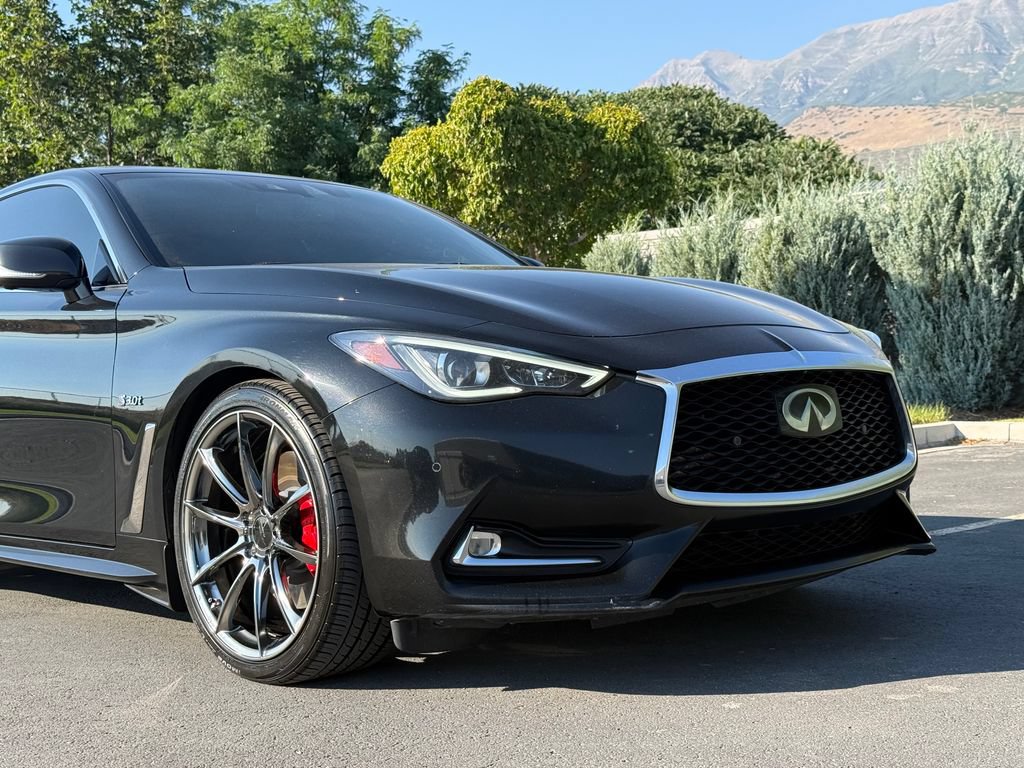 Used 2018 INFINITI Q60 Red Sport 400 AWD/4WD image 16
