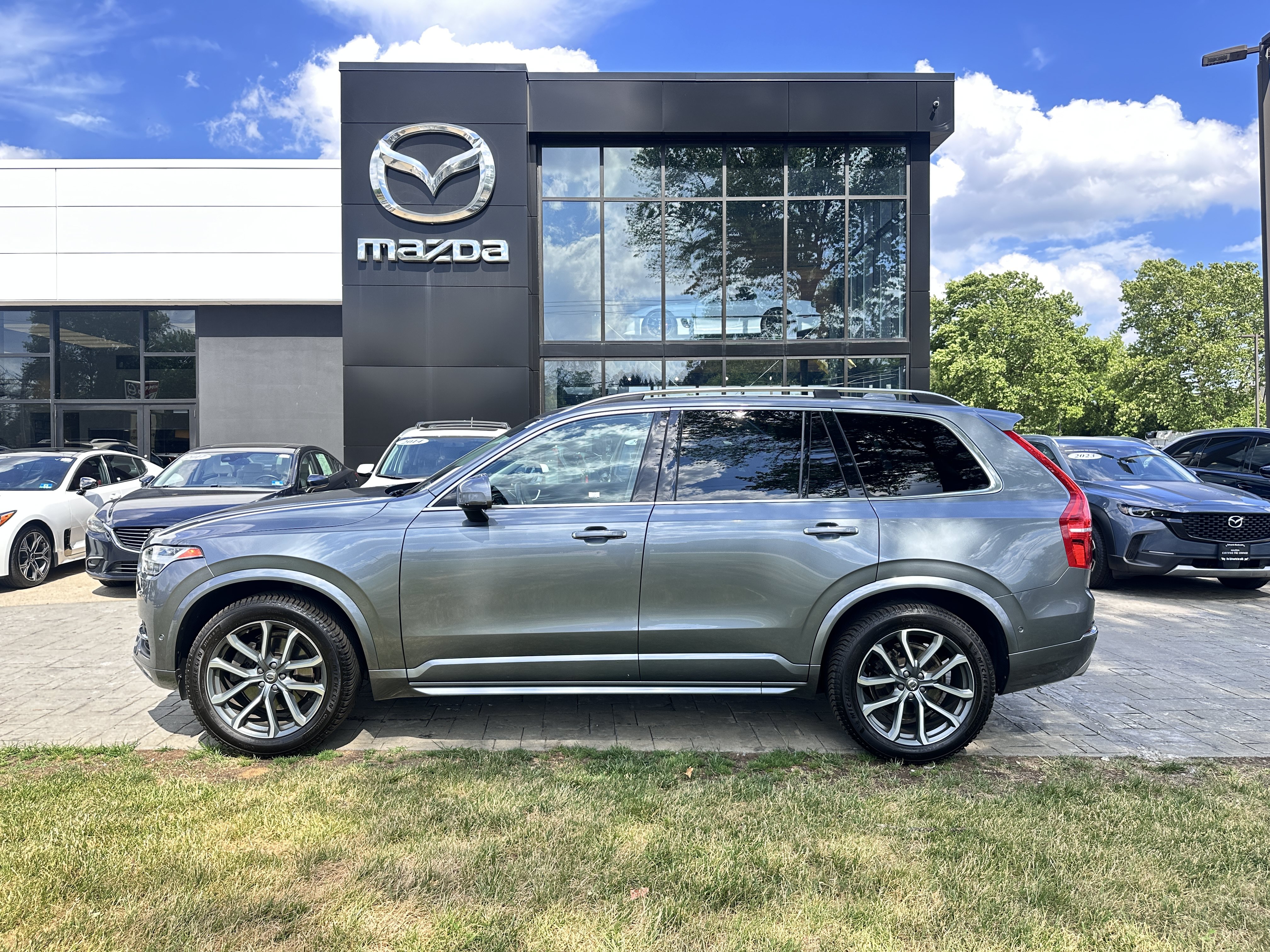 Used 2017 Volvo XC90 T6 Momentum w/ Vision Package AWD/4WD image 3