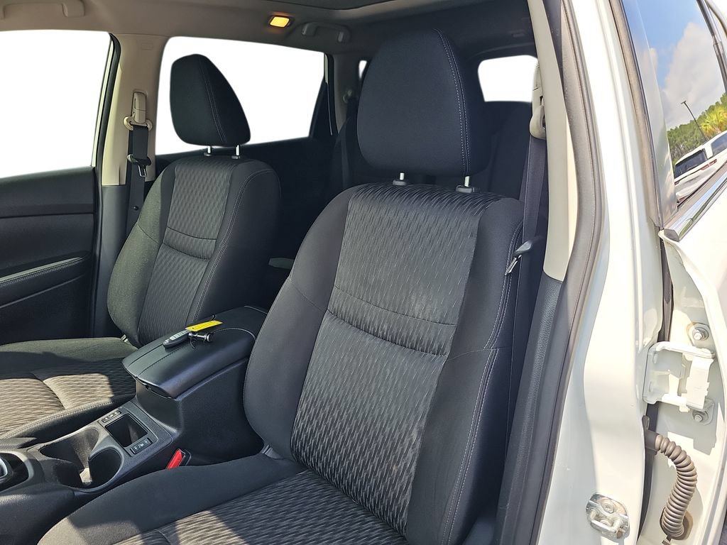Used 2019 Nissan Rogue SV w/ Sun & Sound Touring Package FWD image 15