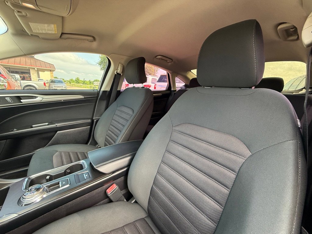 Used 2018 Ford Fusion SE FWD image 16