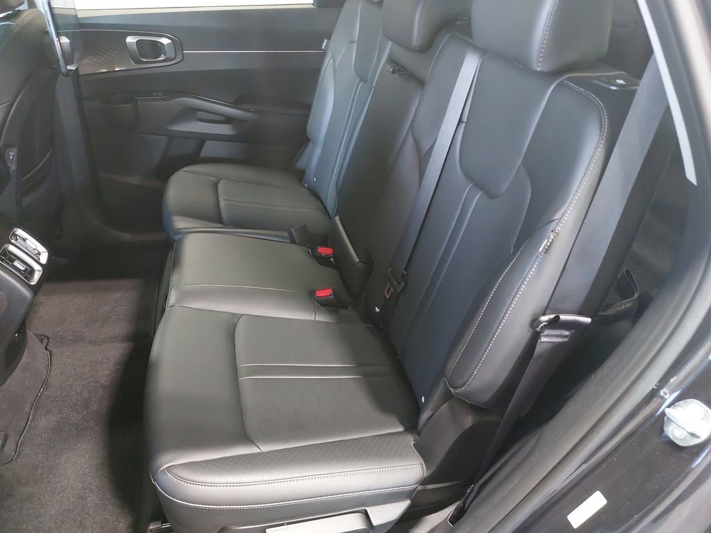 Used 2025 Kia Sorento S w/ Panoramic Sunroof Package FWD image 15