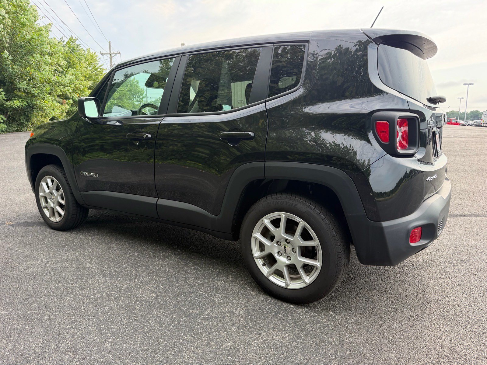 Used 2023 Jeep Renegade Latitude AWD/4WD image 11