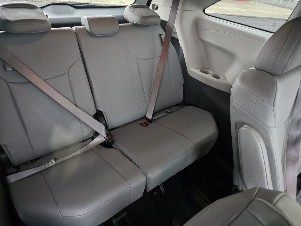 Certified 2024 Toyota Sienna XLE FWD image 21