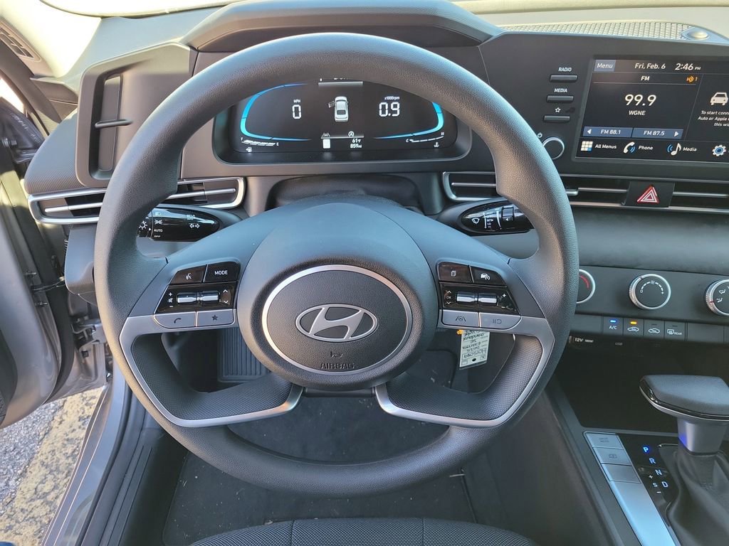 Used 2025 Hyundai Elantra SE image 17