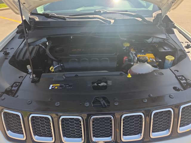 Used 2018 Jeep Compass Limited w/ Navigation Group AWD/4WD image 17