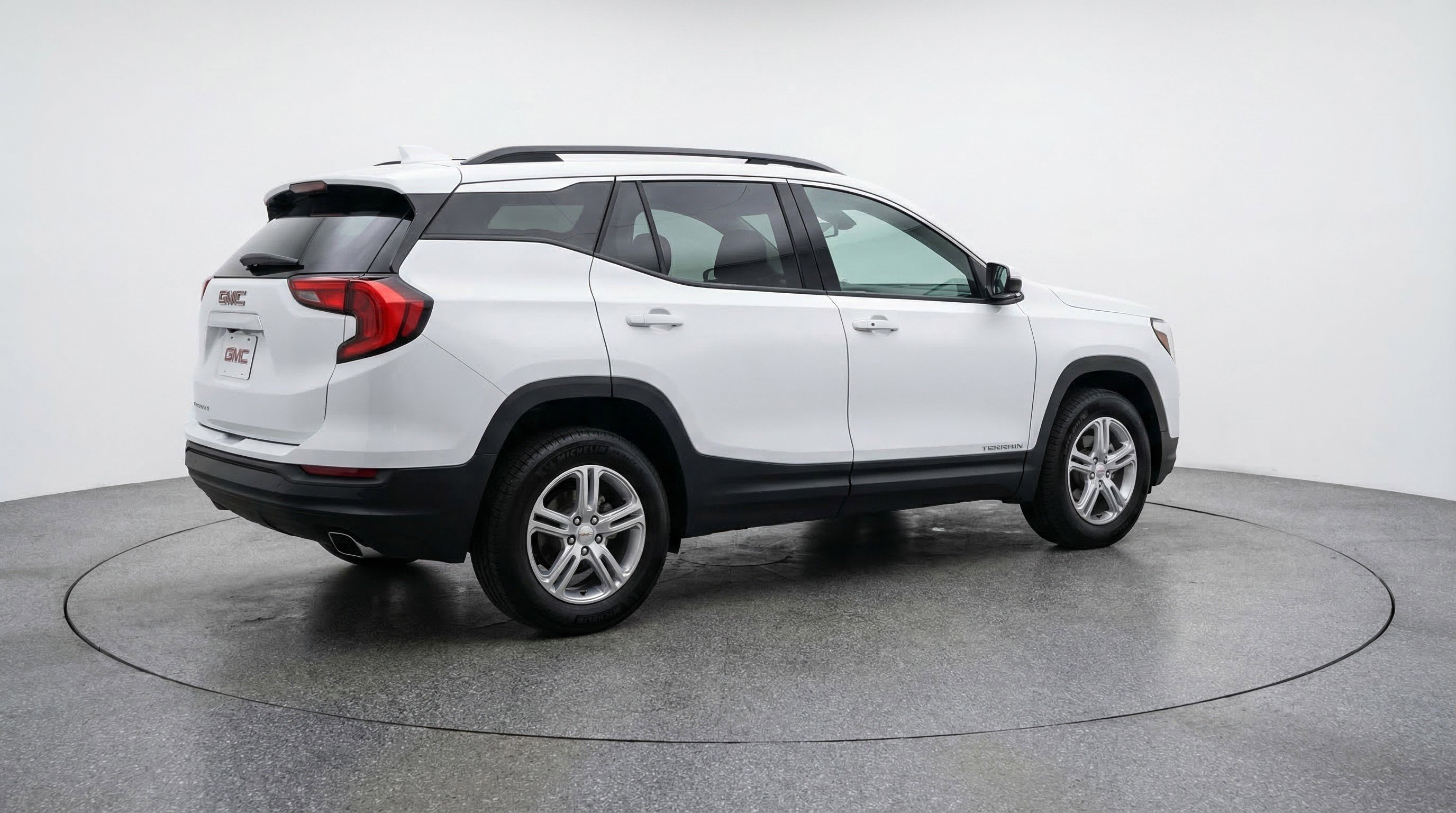 Used 2024 GMC Terrain SLE image 9