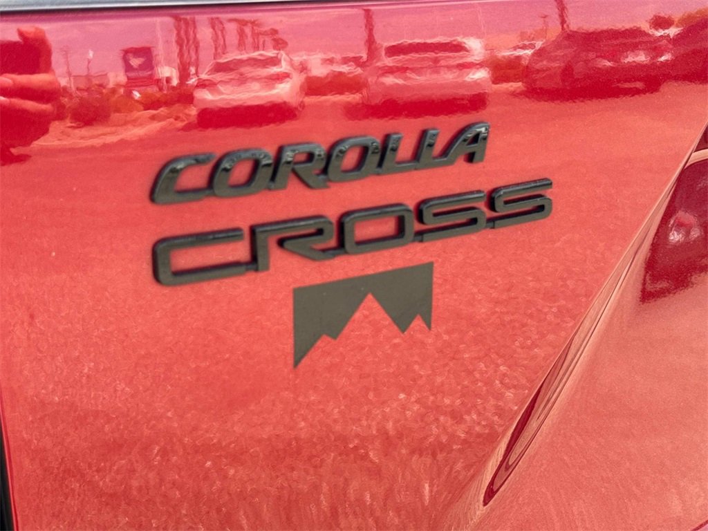 Used 2022 Toyota Corolla Cross XLE image 23
