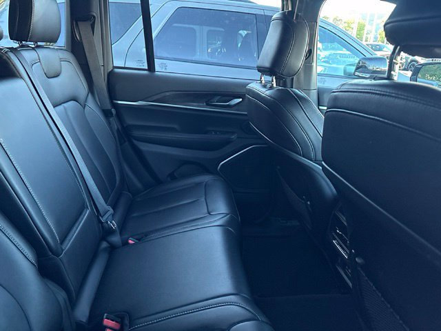Used 2026 Jeep Grand Cherokee Limited AWD/4WD image 9