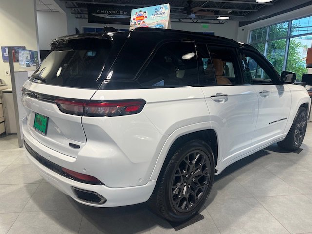 New 2025 Jeep Grand Cherokee Summit w/ Adv Protech Group IV image 2