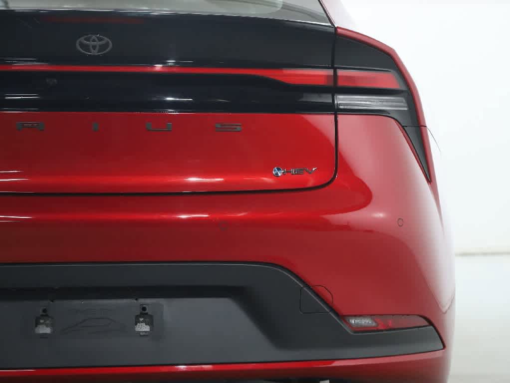Used 2025 Toyota Prius LE AWD/4WD image 45