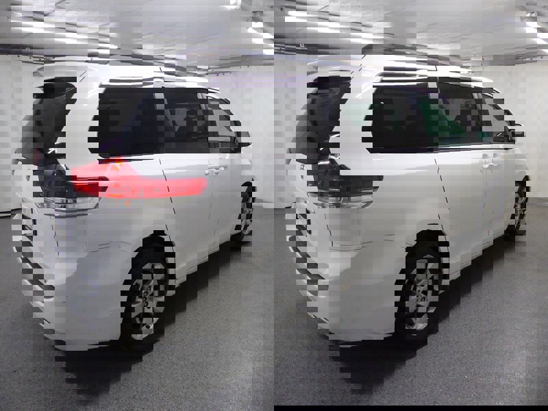 Used 2014 Toyota Sienna LE image 7