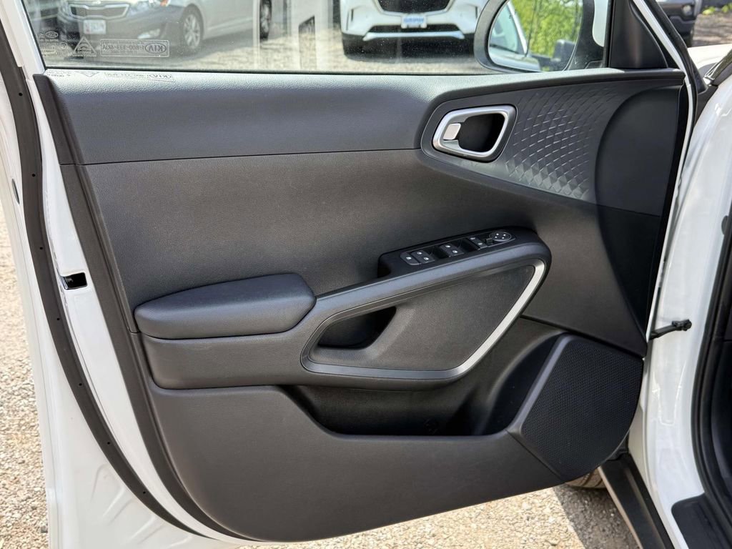 Used 2020 Kia Soul S FWD image 22