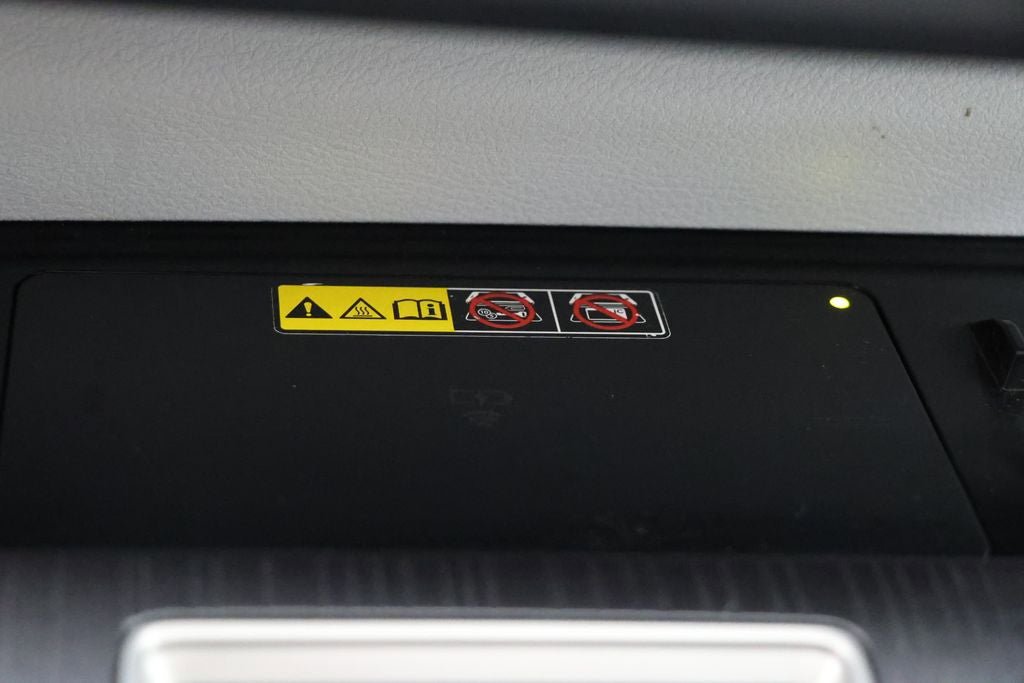 Used 2025 Toyota Sienna XLE FWD image 25