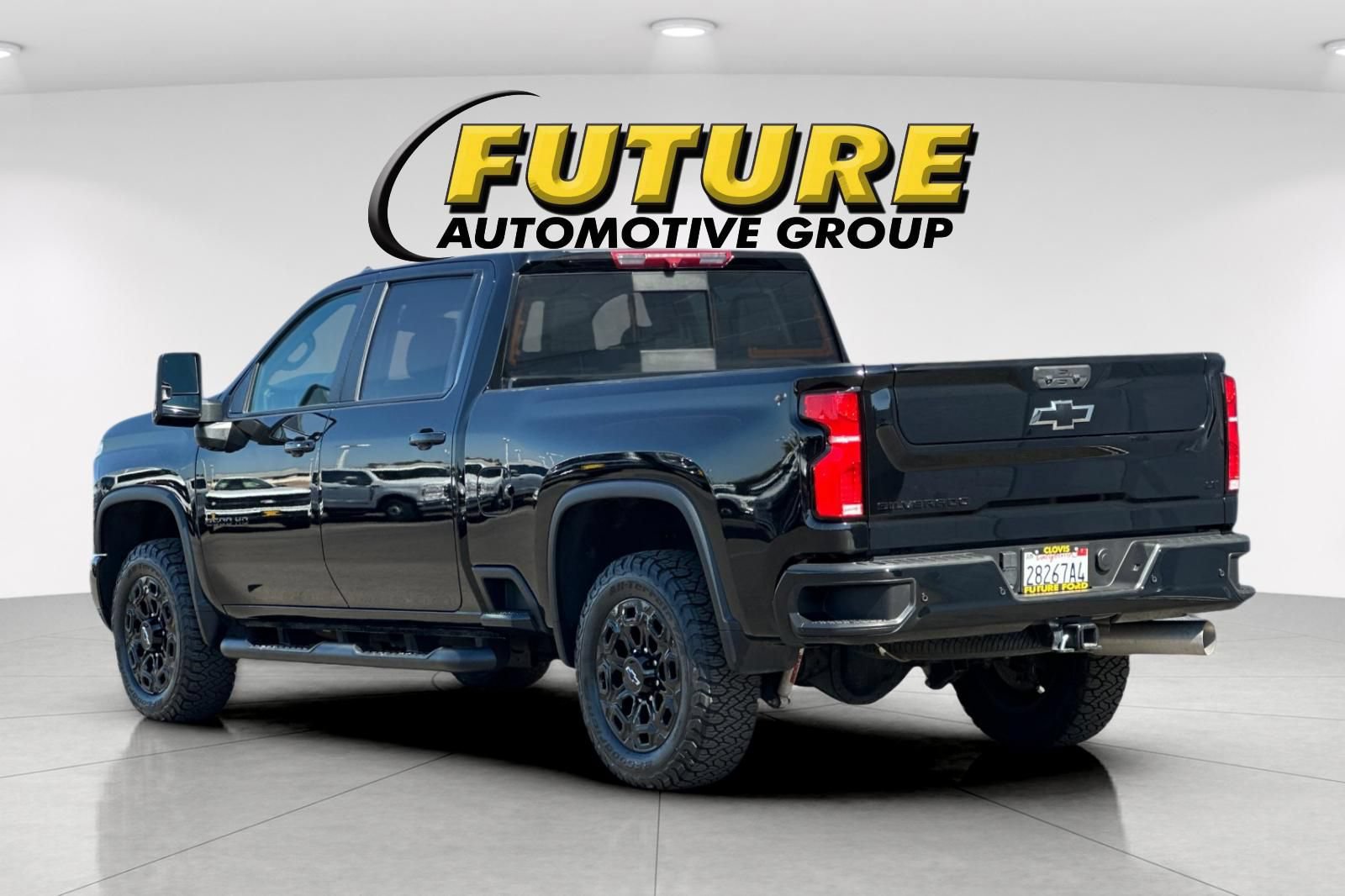 Used 2024 Chevrolet Silverado 2500 LT w/ Midnight Edition AWD/4WD image 5