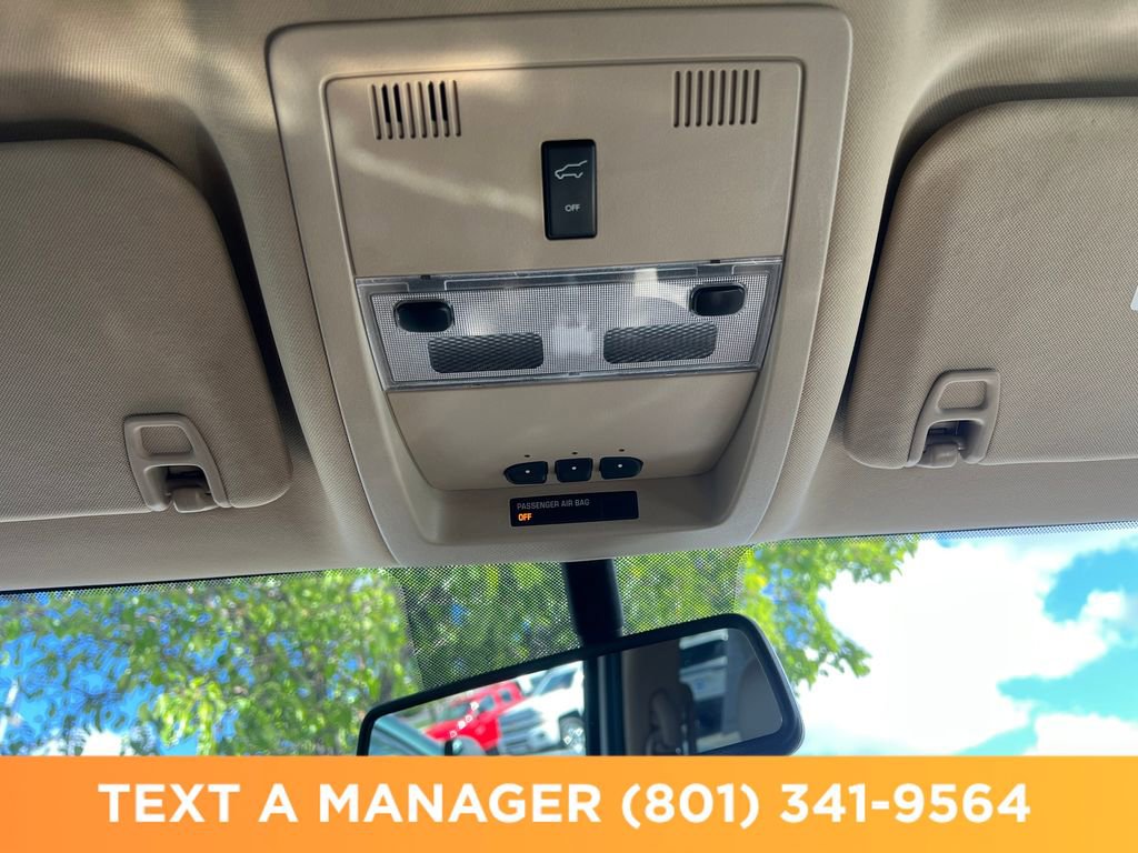 Used 2011 GMC Yukon XL SLT w/ SLT-2 Equipment Package image 18