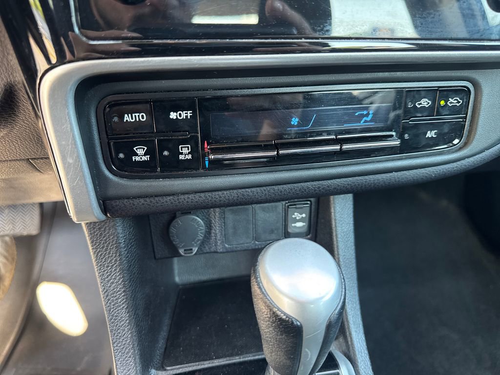 Used 2019 Toyota Corolla LE FWD image 21
