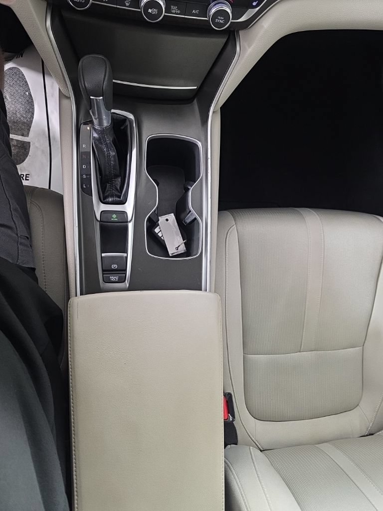 Used 2018 Honda Accord EX image 21